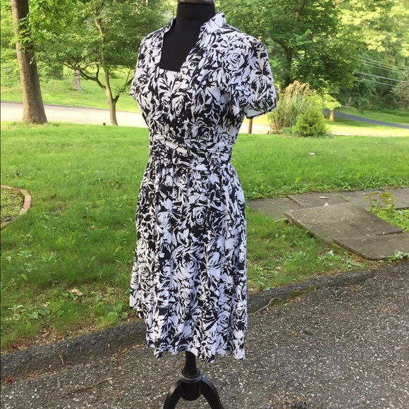 Black and White Print Dress - Picture 4 of 5